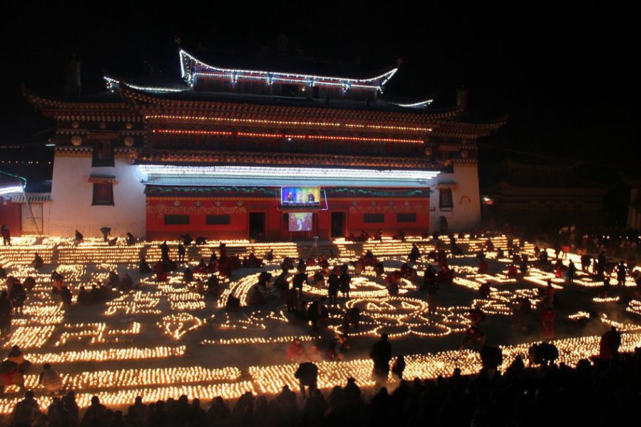 Nangzhig-Monastery-at-night