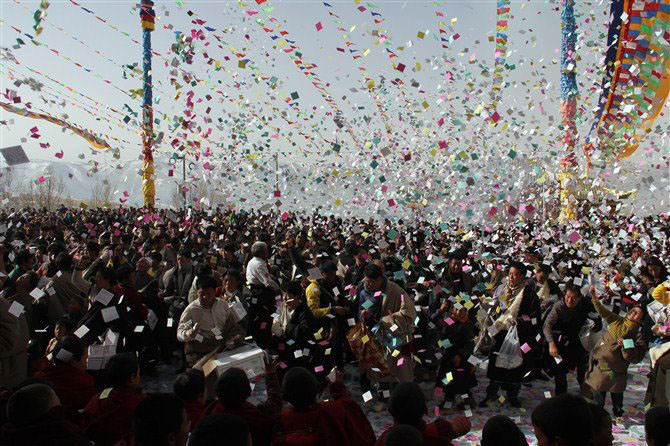 raising lungta with flags and paper