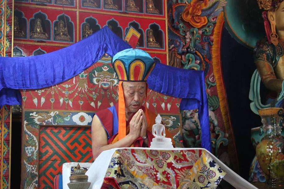 Menri Trizen praying with Kuntu Zangpo statue